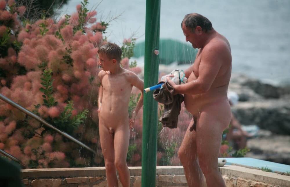 Naturist Shower Profiles pics - nudism and naturism