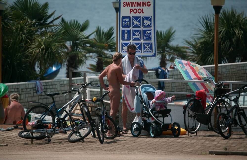 Poolside Camp Gathering pics - nudism and naturism