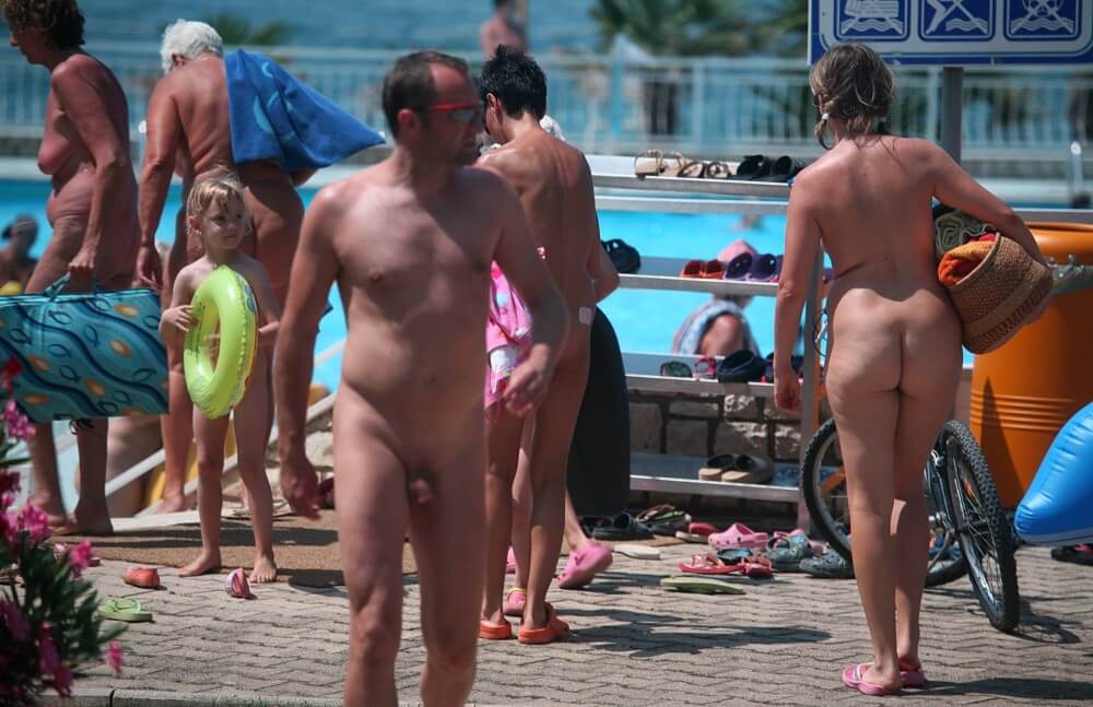 Daytime Nudists Chill Out photos - nudism and naturism