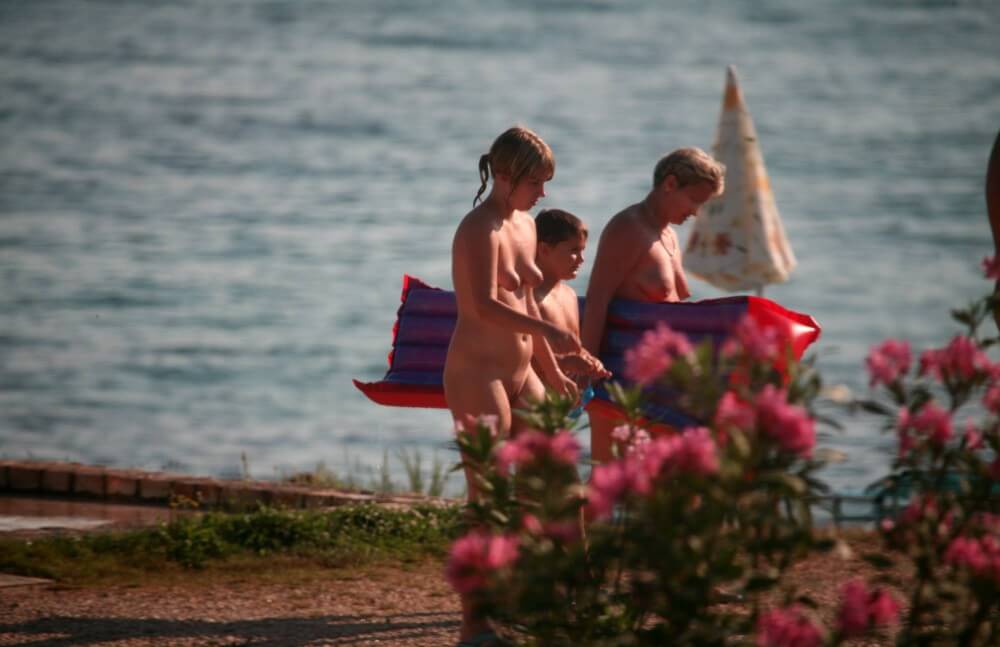 Dusk Til Dawn Showering phoros - nudism and naturism