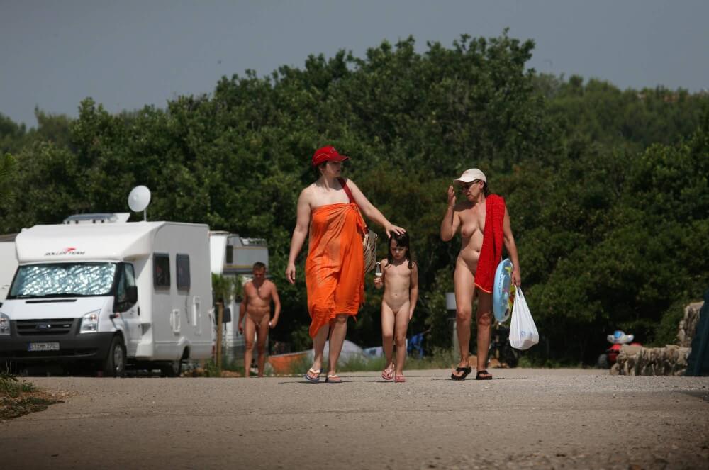 Bondi Beach Path Outskirt pics - nudism and naturism