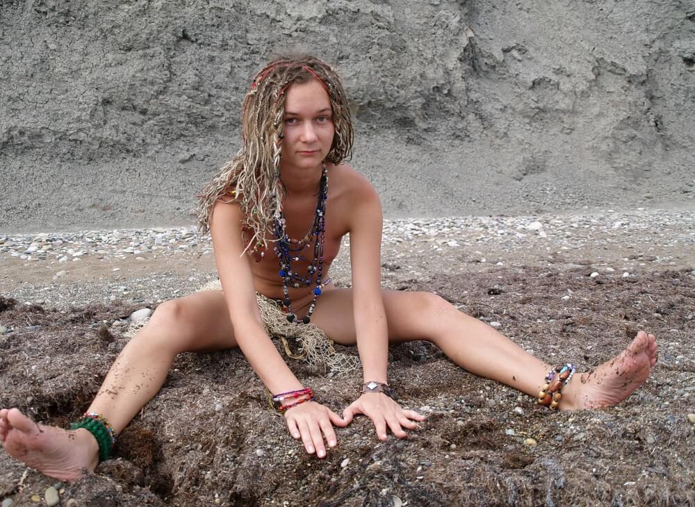 Naturists Rocky Stream Pixie Girls photos - nudism and naturism