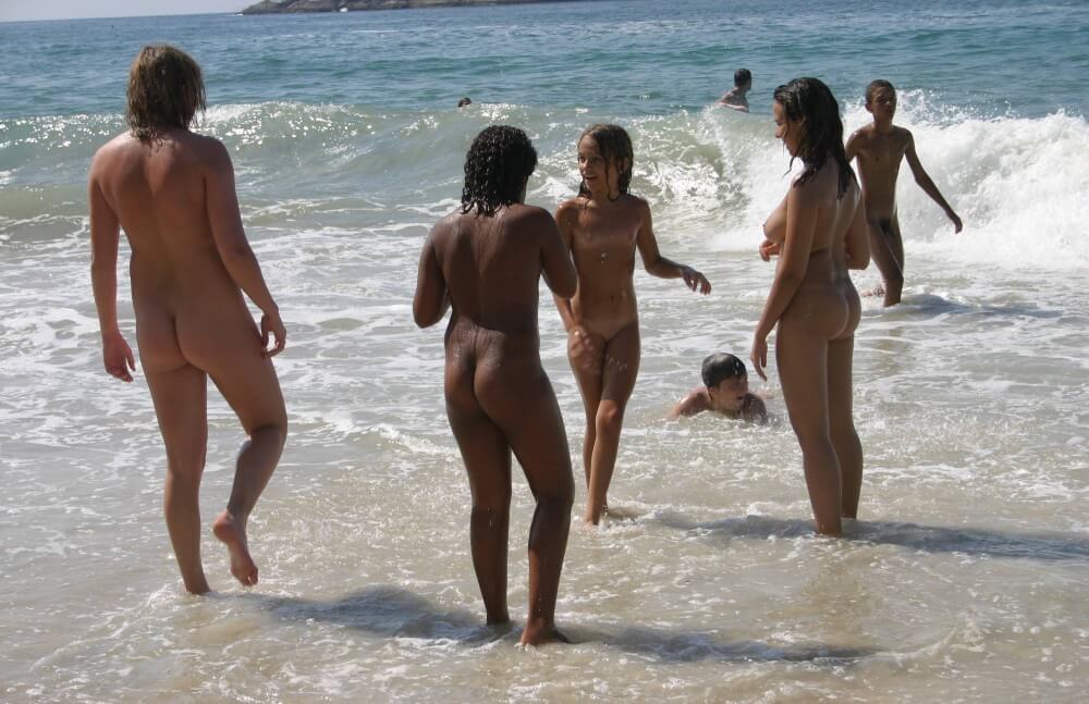 Brazils Water Refreshing pics - nudism and naturism