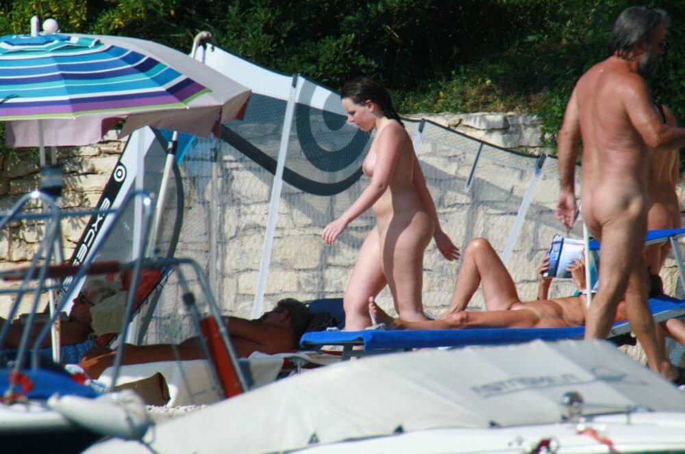 Girl Daytime Bath - nudism and naturism