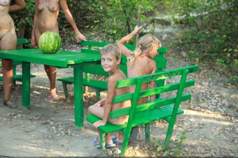 Naturists green picnic photos - nudism and naturism