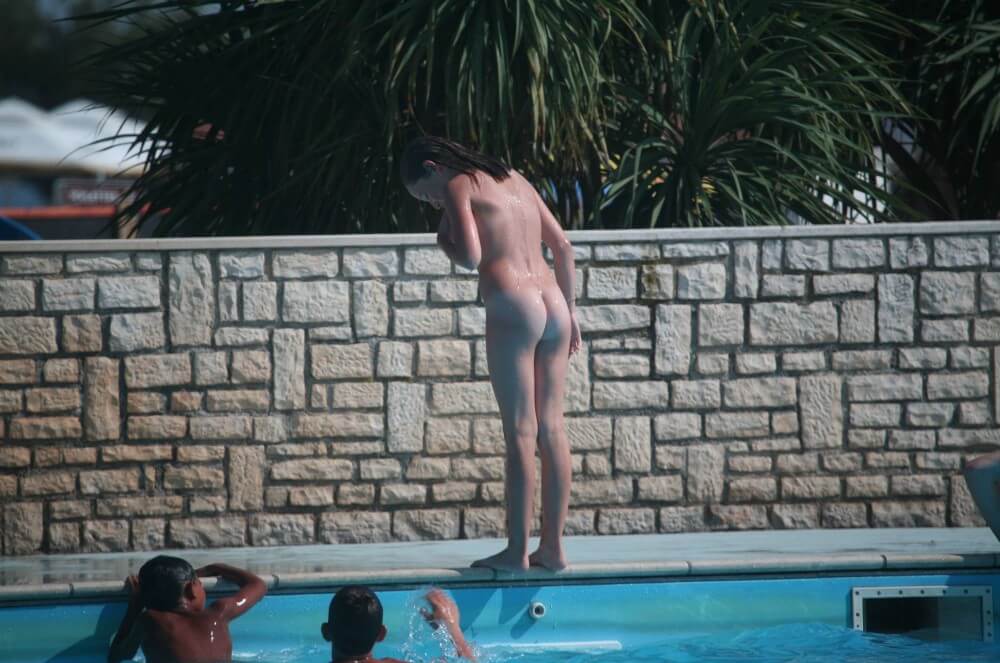 Naturist Pool-Side Singles pics - nudism and naturism