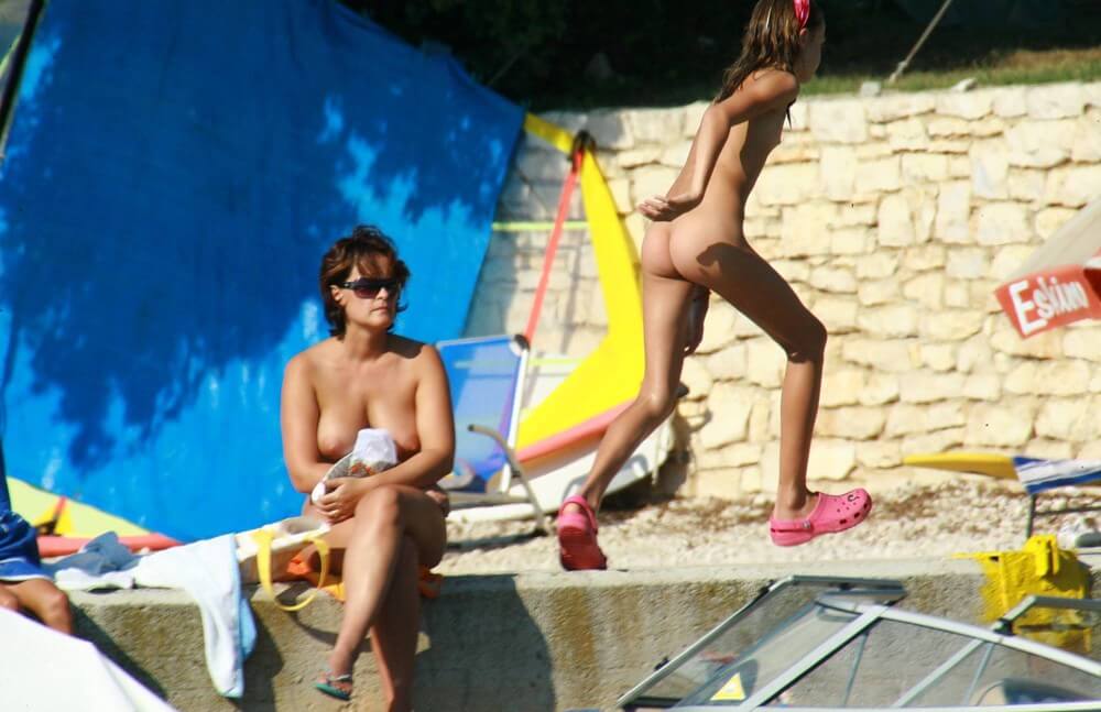 Bright Day Sun Tanning pics - nudism and naturism