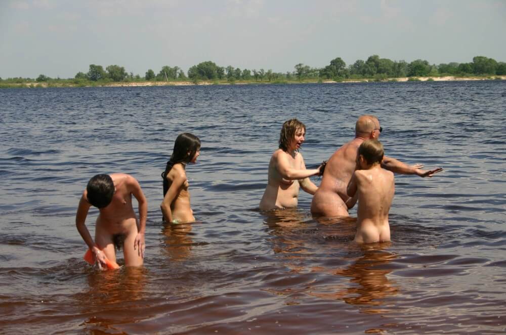 Kiev Water-Front Bathing pics - nudism and naturism