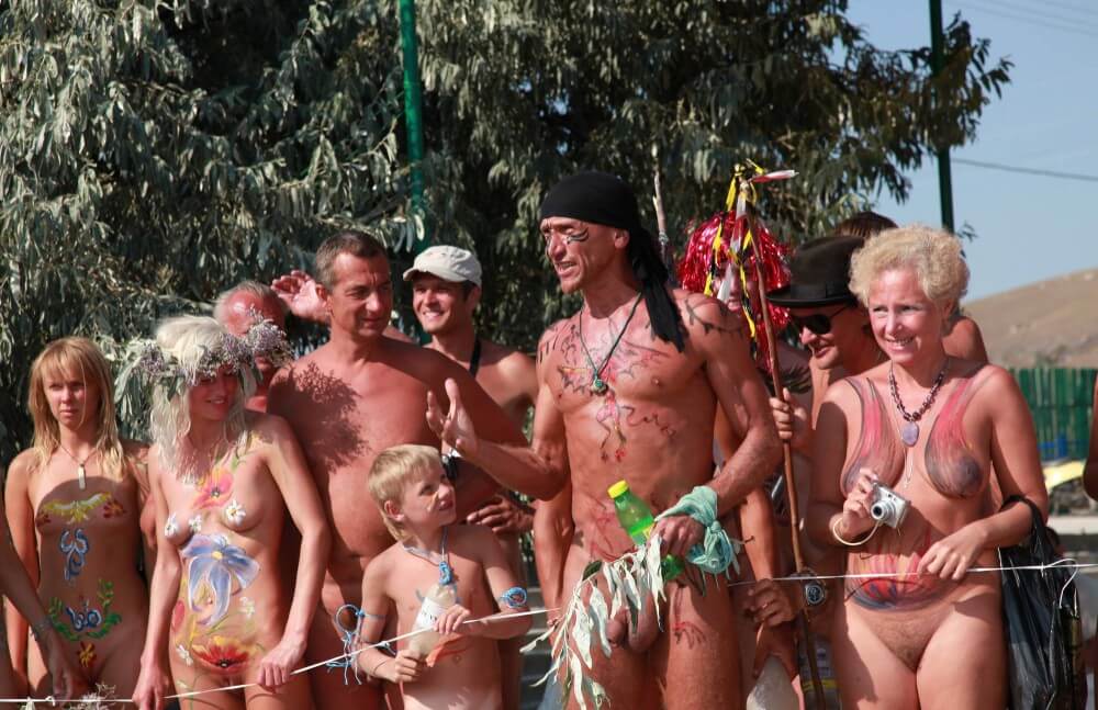 Naturist Day From Behind pics - nudism and naturism