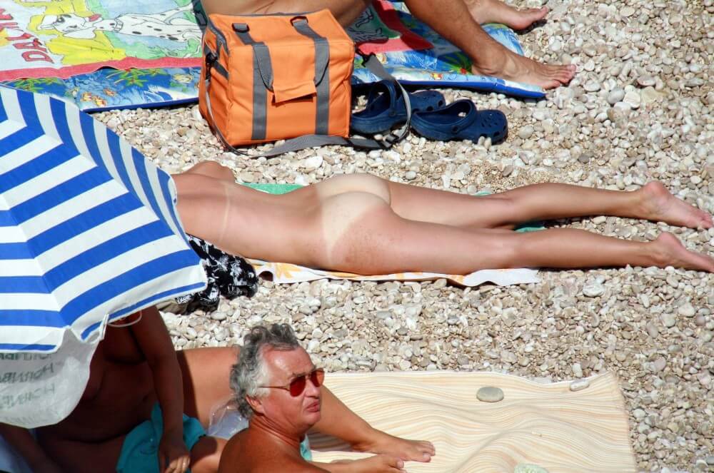 Naturists Beach Relaxation pics - nudism and naturism