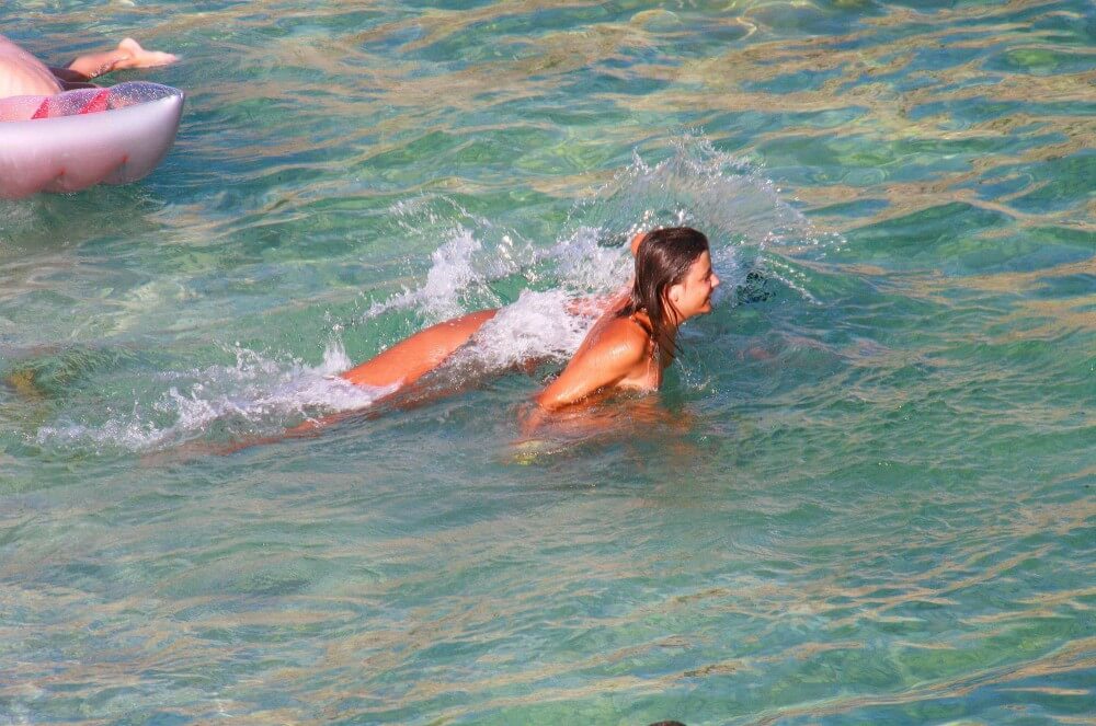 Ula FKK Teen Shore Run pics - nudism and naturism