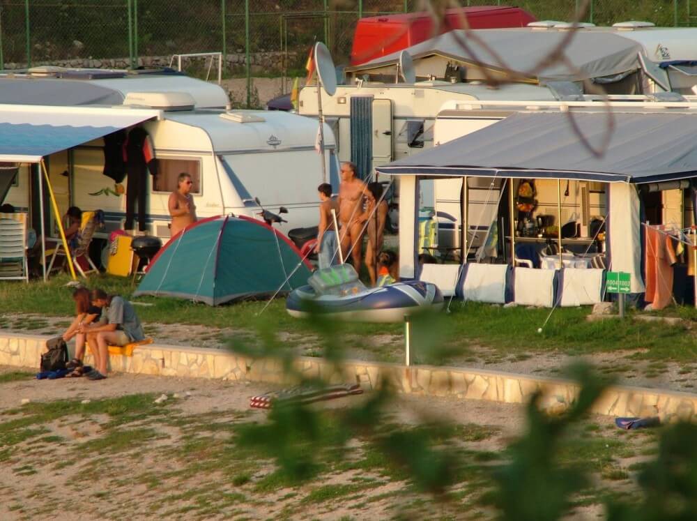 FKK Outdoor Shoreline pics - nudism and naturism