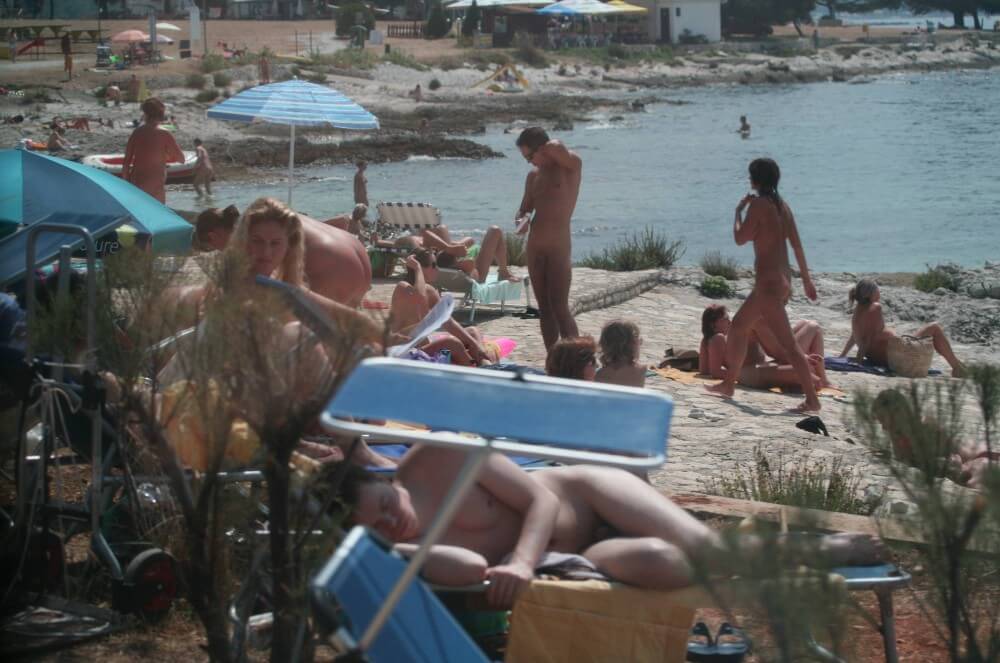 Nuda Beach Wide Outlook pics - nudism and naturism